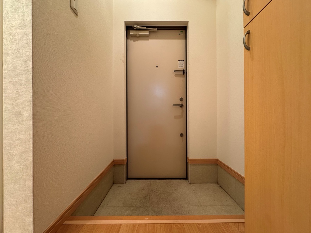 カーサヴェルデの防犯性の高いディンプルキーダブルロックドアの玄関