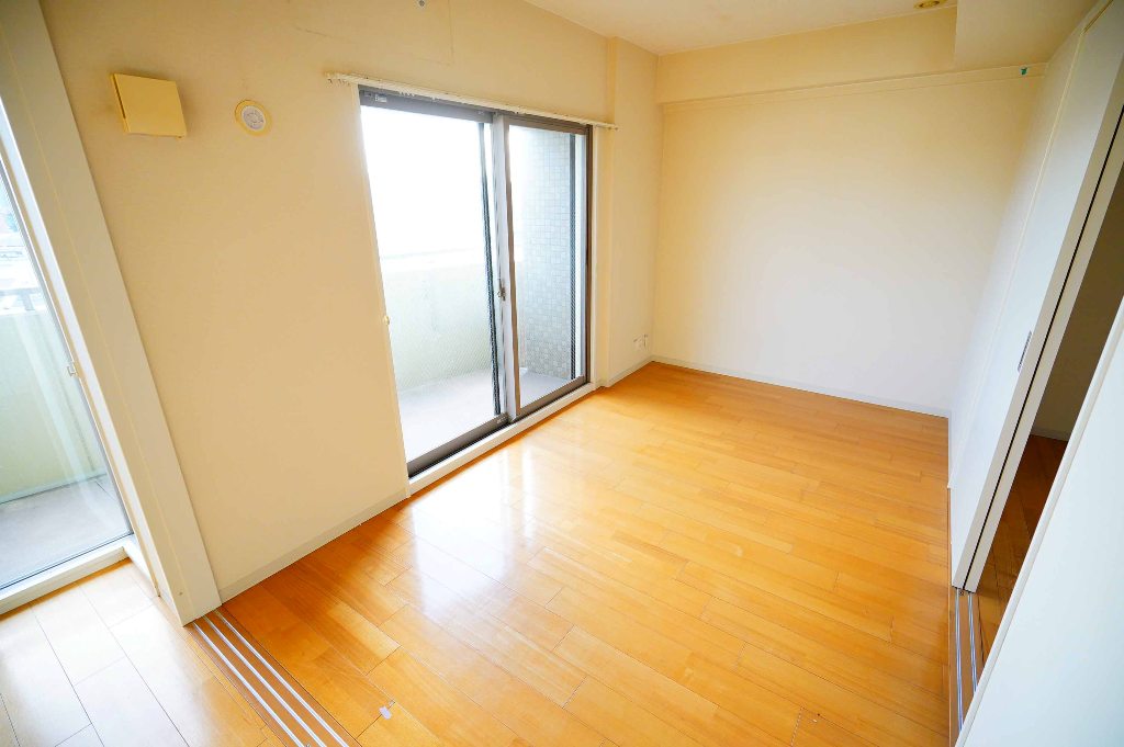 淀川ウエストタワーの南向き6.1帖洋室