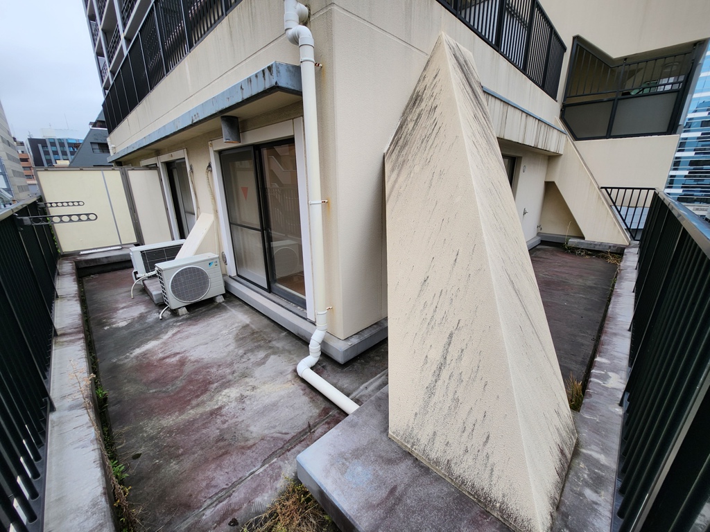 ミドエストツダの南と東に面したL字バルコニー