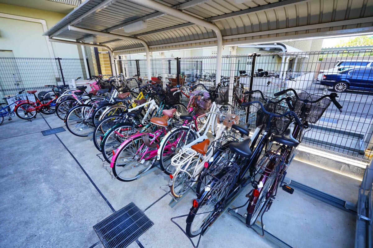 淀川ウエストタワーの屋根付き駐輪場