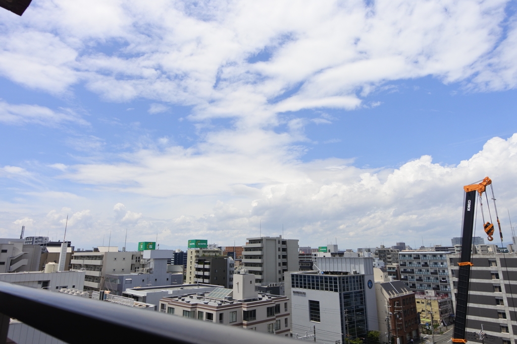 大阪府大阪市淀川区西中島2丁目12-21アトール西中島Ⅱ1103号室の北向きバルコニーからの眺望は見晴らしが良い