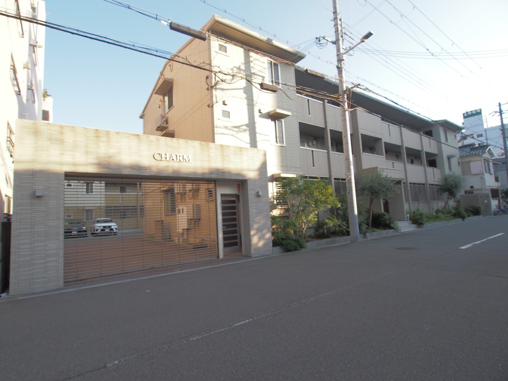 大阪府大阪市東淀川区西淡路1丁目16-16シャルムBのシャッター式ゲート