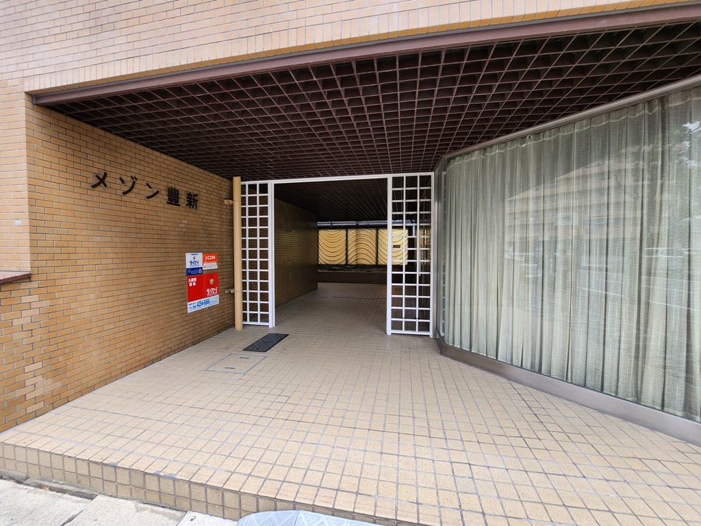 大阪府大阪市東淀川区豊新2丁目13-2,メゾン豊新のエントランス外部