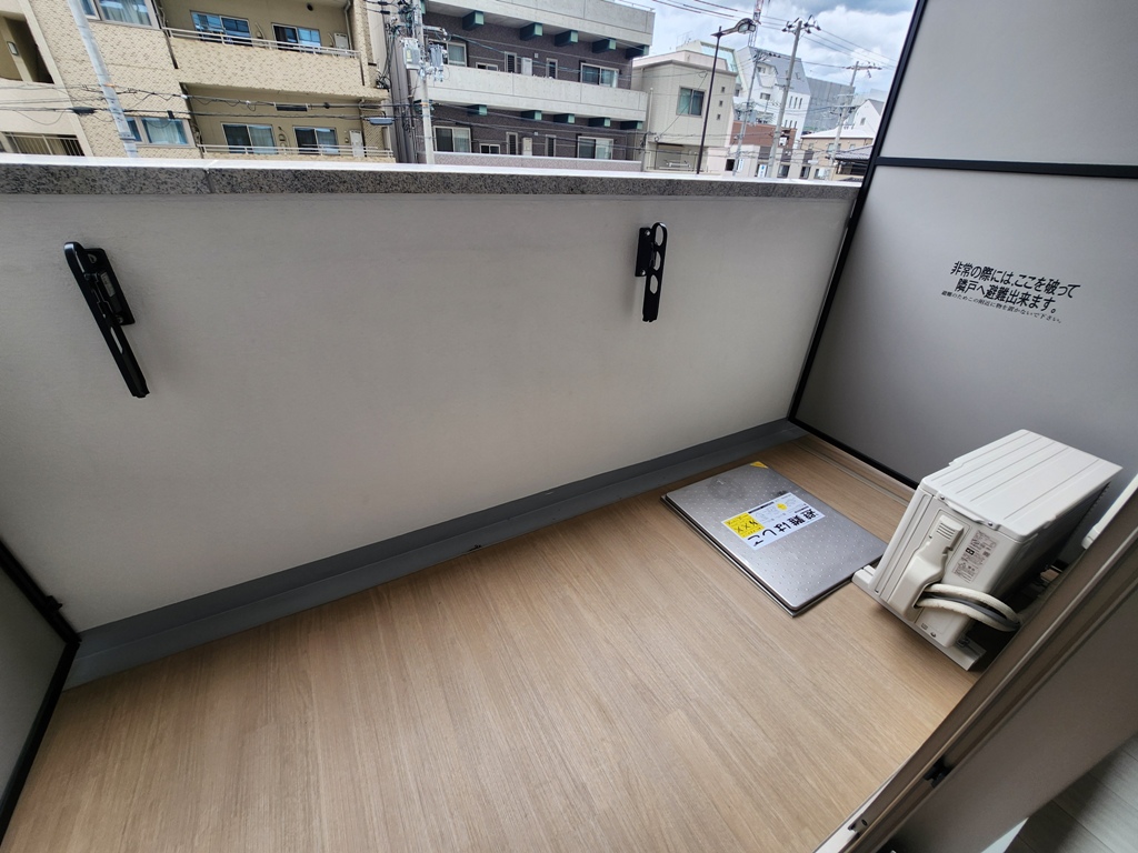 大阪府大阪市東淀川区東淡路4丁目30-4,エスリード ザ・グラン大阪サウス205号室の広めのバルコニー