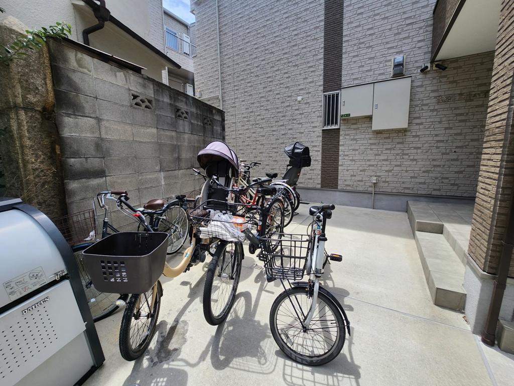 大阪府大阪市東淀川区菅原１丁目8-11,菅原１丁目ハイツの敷地内駐輪バイク置き場